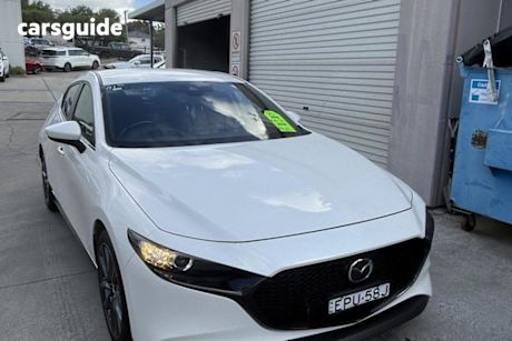 White 2021 Mazda 3 Hatchback G20 Evolve