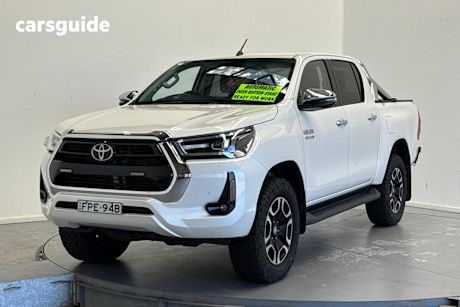 White 2020 Toyota Hilux Double Cab Pick Up Sr5 (4X4)