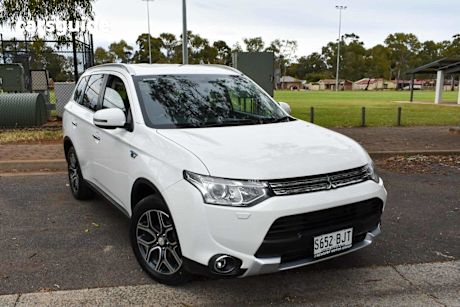 White 2014 Mitsubishi Outlander Wagon Aspire Phev Hybrid