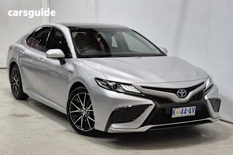 Silver 2021 Toyota Camry Sedan Sl Hybrid