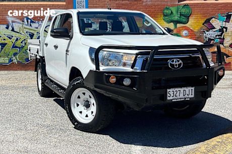White 2018 Toyota Hilux Double Cab Chassis Sr (4X4)
