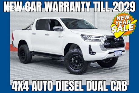 White 2023 Toyota Hilux Double Cab Pick Up Sr5 (4X4)