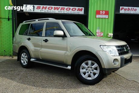 Gold 2009 Mitsubishi Pajero Wagon Platinum Edition