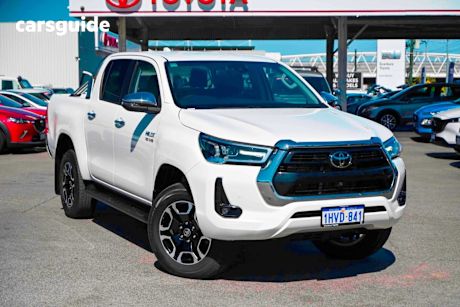 White 2022 Toyota Hilux Double Cab Pick Up Sr5 (4X4)