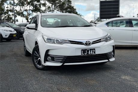 White 2018 Toyota Corolla Sedan Sx