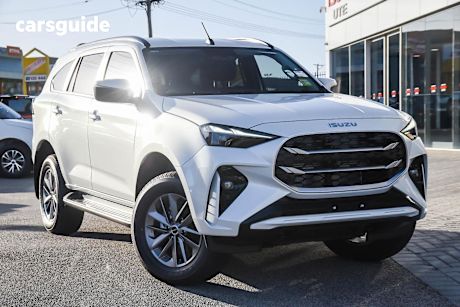 White 2025 Isuzu MU-X SUV