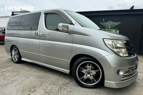 Silver 2005 Nissan Elgrand Wagon