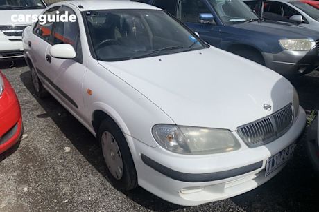 White 2000 Nissan Pulsar Sedan St