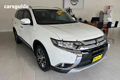 White 2017 Mitsubishi Outlander Wagon Exceed 7 Seat (Awd)