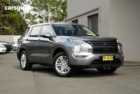 Grey 2023 Mitsubishi Outlander Wagon Es 7 Seat (2Wd)