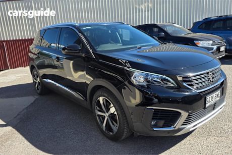Black 2018 Peugeot 5008 Wagon Allure