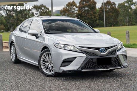 Silver 2019 Toyota Camry Sedan Sl