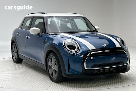 Blue 2022 Mini Cooper Hatchback Classic 5D Hatch