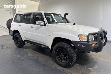 White 2007 Nissan Patrol Wagon St-L (4X4)