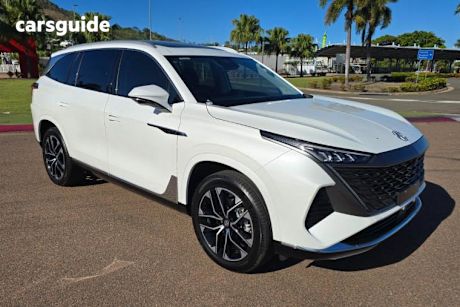 White 2025 MG Qs Wagon Essence