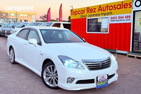 White 2010 Toyota Crown Sedan Majesta (Hybrid)