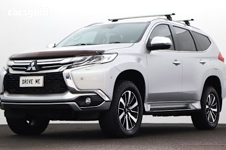 Silver 2017 Mitsubishi Pajero Sport Wagon Exceed (4X4) 7 Seat