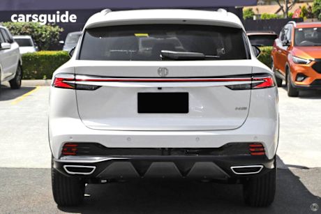 White 2025 MG HS Wagon Essence