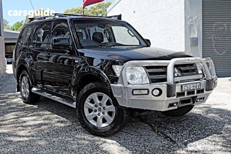 Black 2013 Mitsubishi Pajero Wagon Glx-R Lwb (4X4)