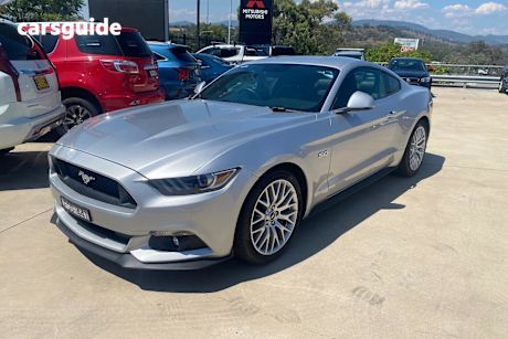 Silver 2017 Ford Mustang Coupe Fastback Gt 5.0 V8