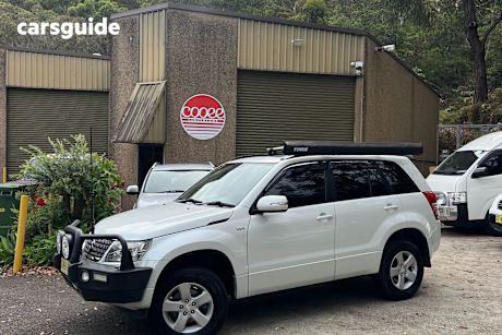 White 2009 Suzuki Grand Vitara Wagon (4X4)