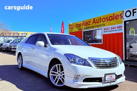 White 2012 Toyota Crown Sedan Majesta (Hybrid)