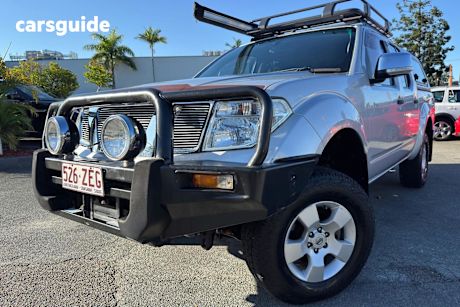 Silver 2009 Nissan Navara Dual Cab Pick-up St-X (4X4)