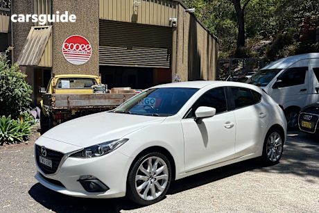White 2014 Mazda 3 Hatchback Sp25