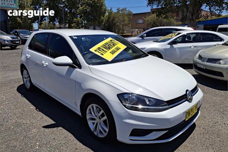 White 2017 Volkswagen Golf Hatchback 110 Tsi