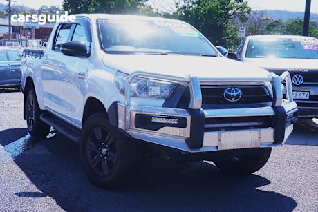 White 2023 Toyota Hilux Double Cab Pick Up Sr (4X4)