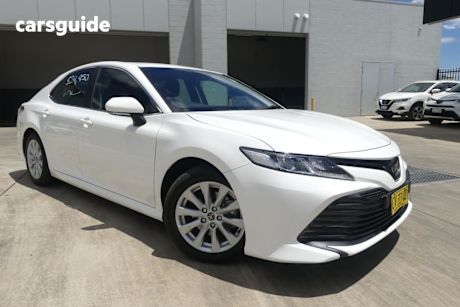 White 2019 Toyota Camry Sedan Ascent (Hybrid)