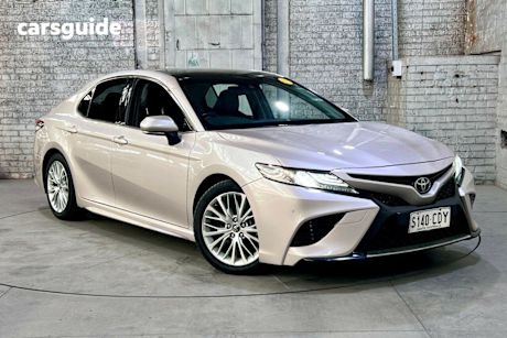 Silver 2017 Toyota Camry Sedan Sl