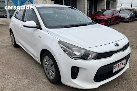 White 2017 Kia RIO Hatchback S