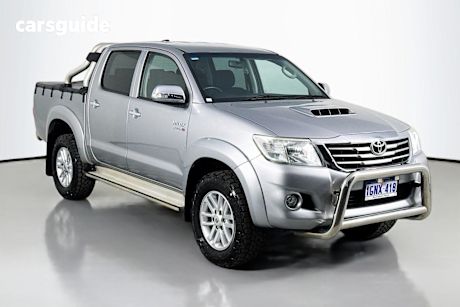 Silver 2015 Toyota Hilux Dual Cab Pick-up Sr5 (4X4)