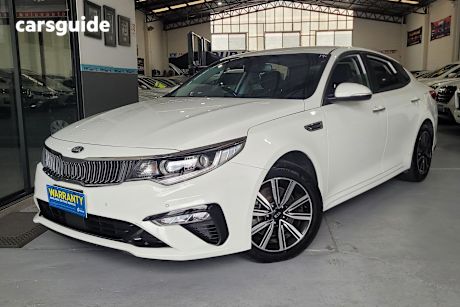 White 2019 Kia Optima Sedan Si