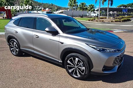 Silver 2025 MG HS Wagon Essence