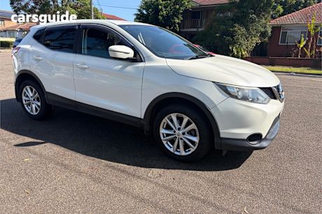White 2014 Nissan Qashqai Wagon Ts