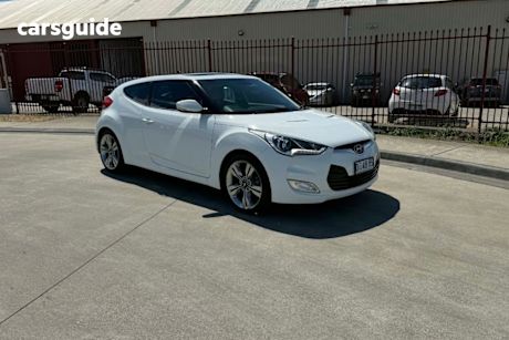 White 2013 Hyundai Veloster Coupe +