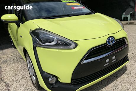 Yellow 2016 Toyota Sienta Wagon (Hybrid) G