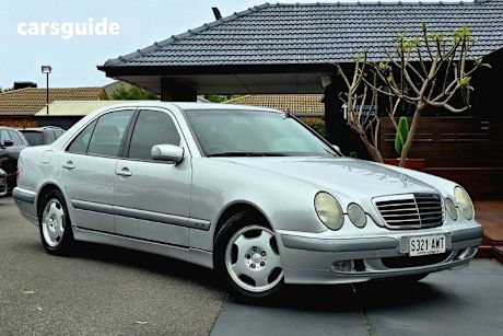 Silver 2000 Mercedes-Benz E200 Sedan Kompressor Classic