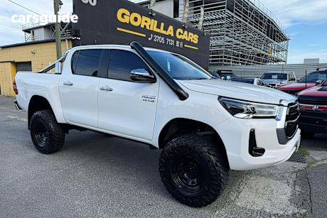 White 2022 Toyota Hilux Double Cab Pick Up Sr5 (4X4)