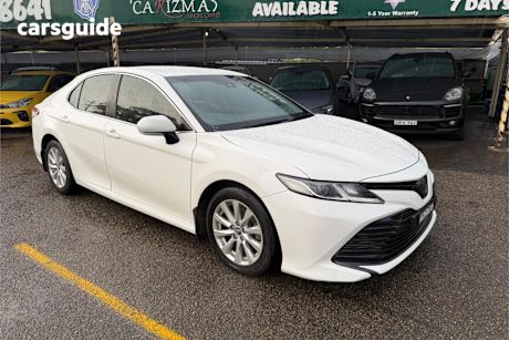 White 2018 Toyota Camry Sedan Ascent
