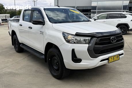 White 2021 Toyota Hilux Double Cab Pick Up Sr (4X4)
