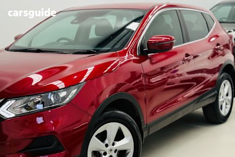 Burgundy 2018 Nissan Qashqai Wagon St