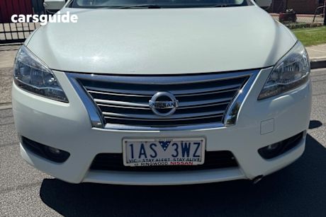 White 2013 Nissan Pulsar Sedan St-L