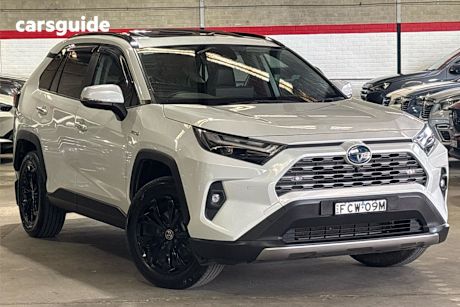 White 2023 Toyota RAV4 Wagon Cruiser (Awd) Hybrid