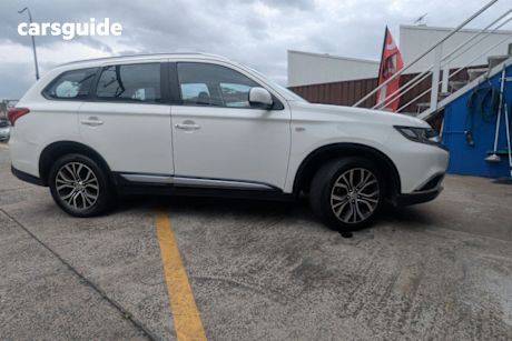 White 2017 Mitsubishi Outlander Wagon Es 7 Seat (2Wd)