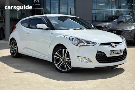 White 2016 Hyundai Veloster Coupe