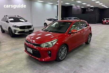 Red 2017 Kia RIO Hatchback Sli