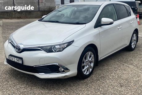 White 2018 Toyota Corolla Hatchback Ascent Sport